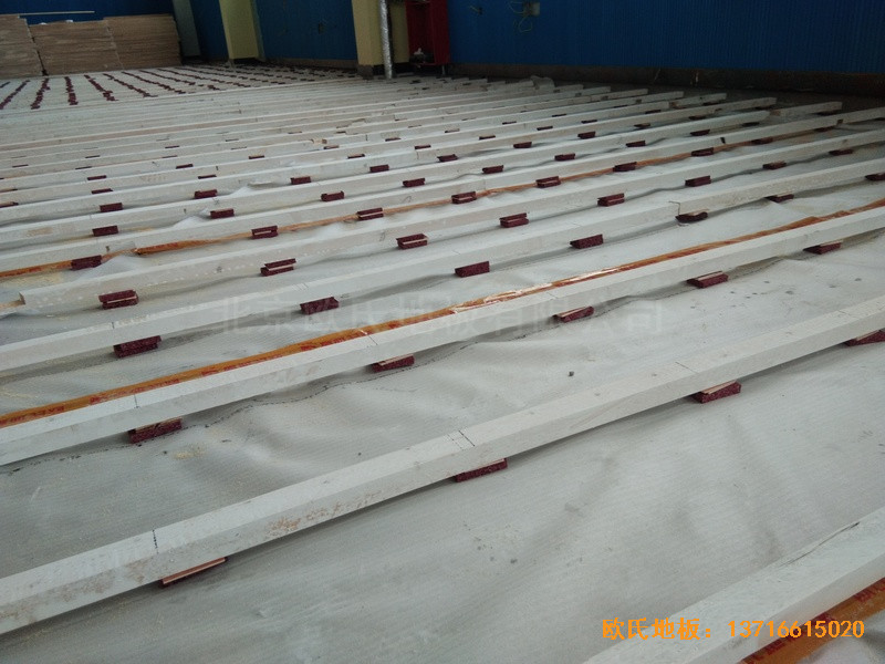 ɽ�|�����ˮ·С�W�@���^�w��ľ�ذ尲�b����1