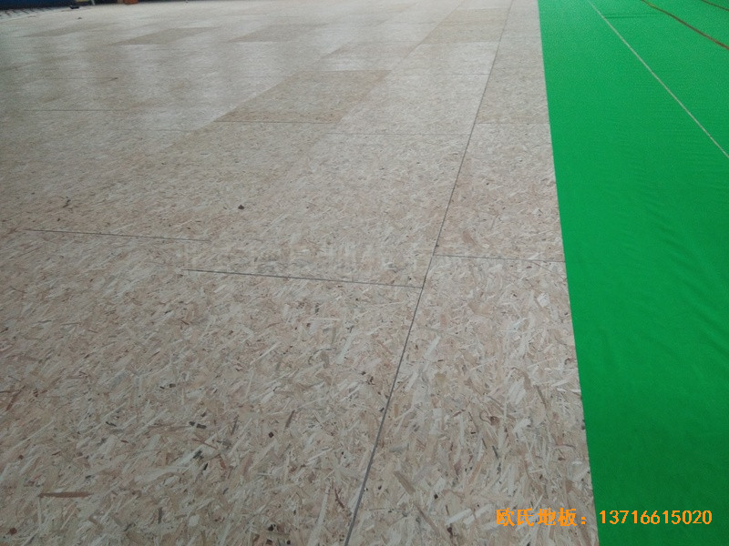 ɽ�|�����ˮ·С�W�@���^�w��ľ�ذ尲�b����2