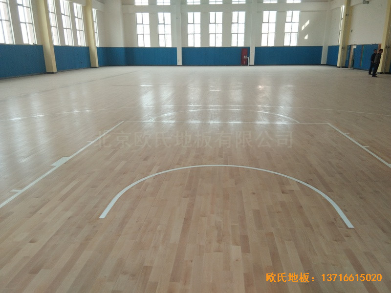 ɽ�|�����ˮ·С�W�@���^�w��ľ�ذ尲�b����3